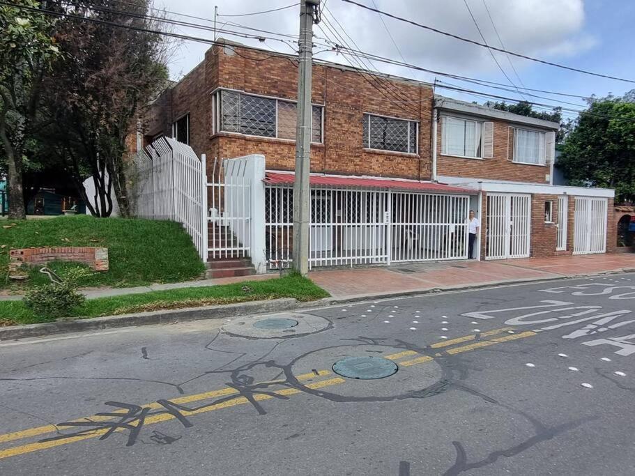 Apartamento Edificio Los Delfines 보고타 외부 사진